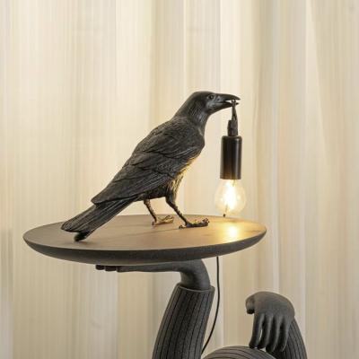 مصباح طاولة بتصميم غراب